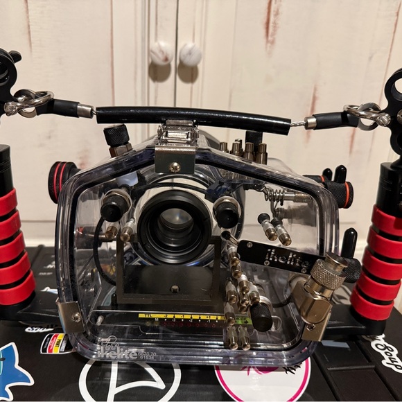 Ikelite Canon 70D Underwater Camera Housing - Picture 2 of 3